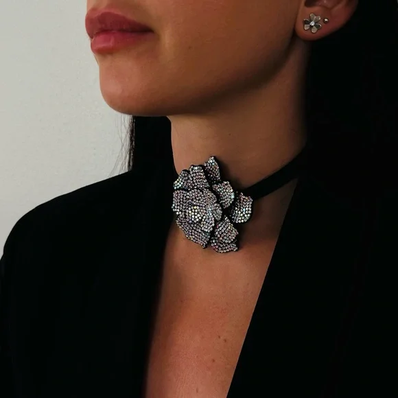 New Rhinestone Flower Large Black Necklace Choker - Picture 3 of 11